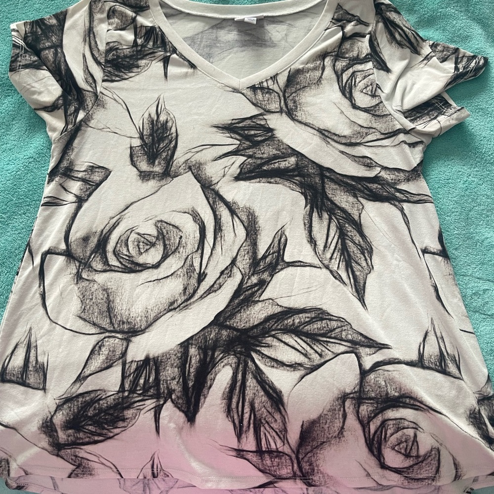LuLaRoe Black and White Graphic Tee Cap Sleeve